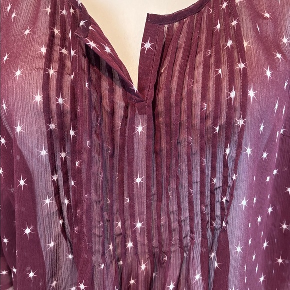 Torrid Size 2 Maroon Star Print Sheer Blouse • 100% Polyester - Picture 5 of 14